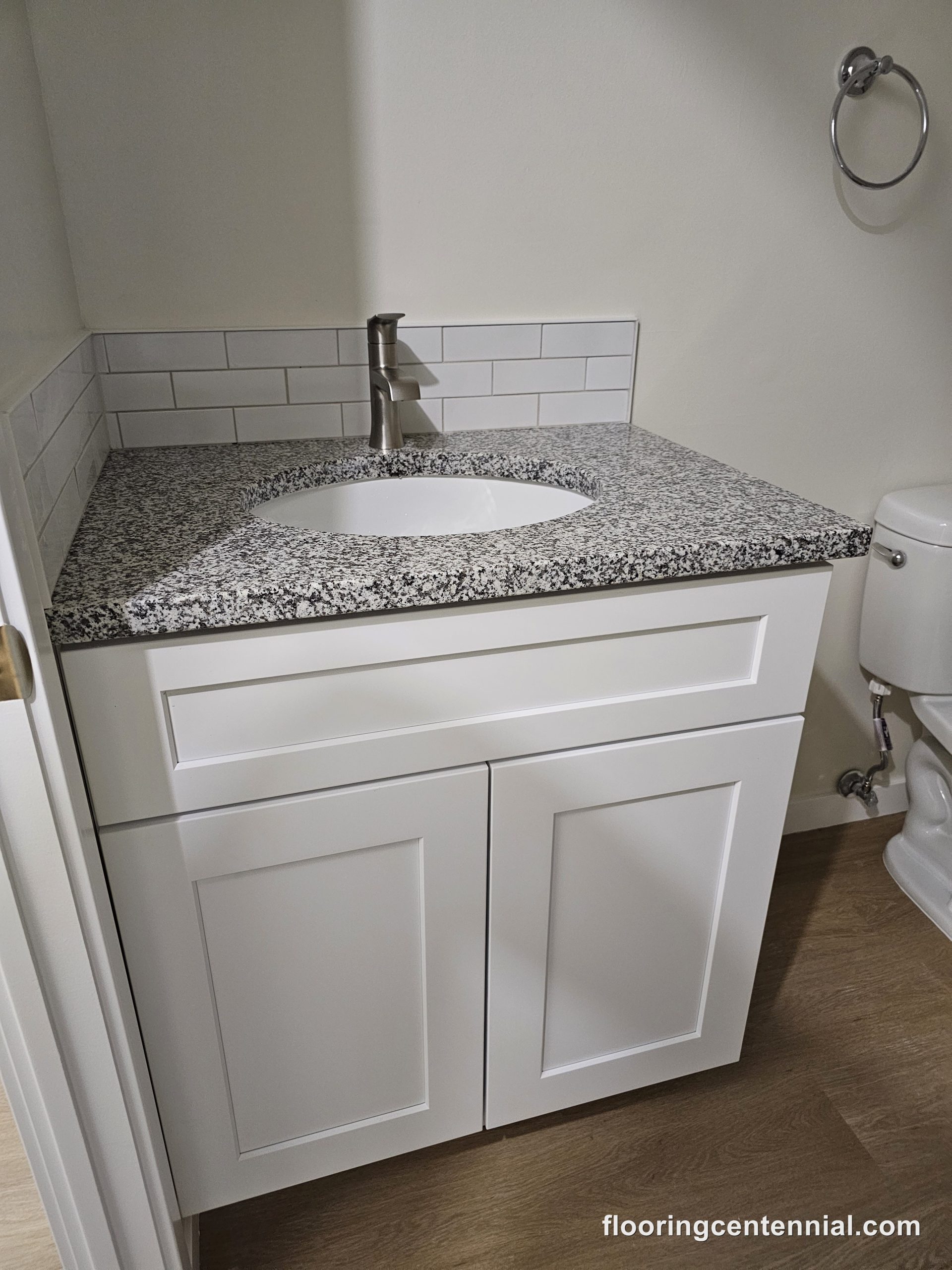 Expert Tips on How to Combine Tile and Wood Flooring